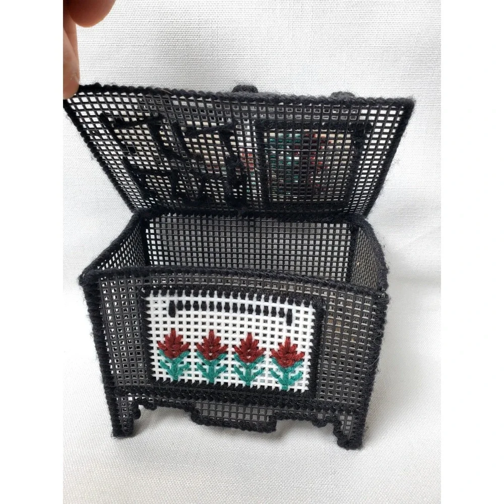 Vintage Plastic Canvas Trinket Chest Handmade Needlepoint Floral Cottagecore‎